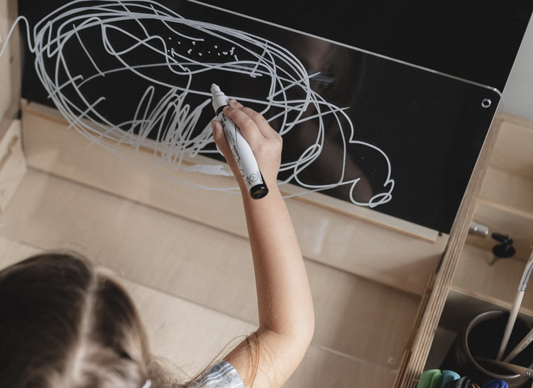 kid drawing on luula montessori table acrylic board