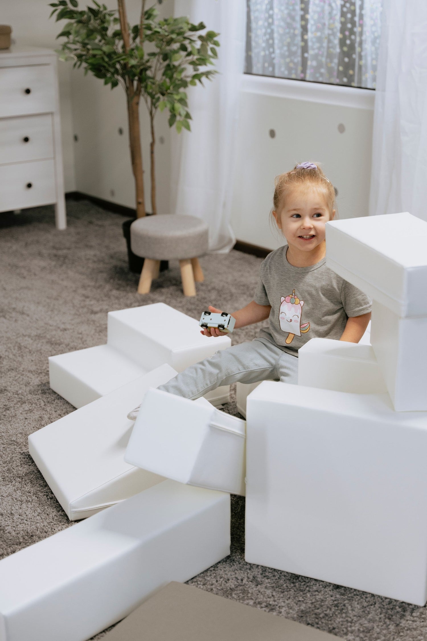 a kid amongst IGLU white tunnel poligon soft play