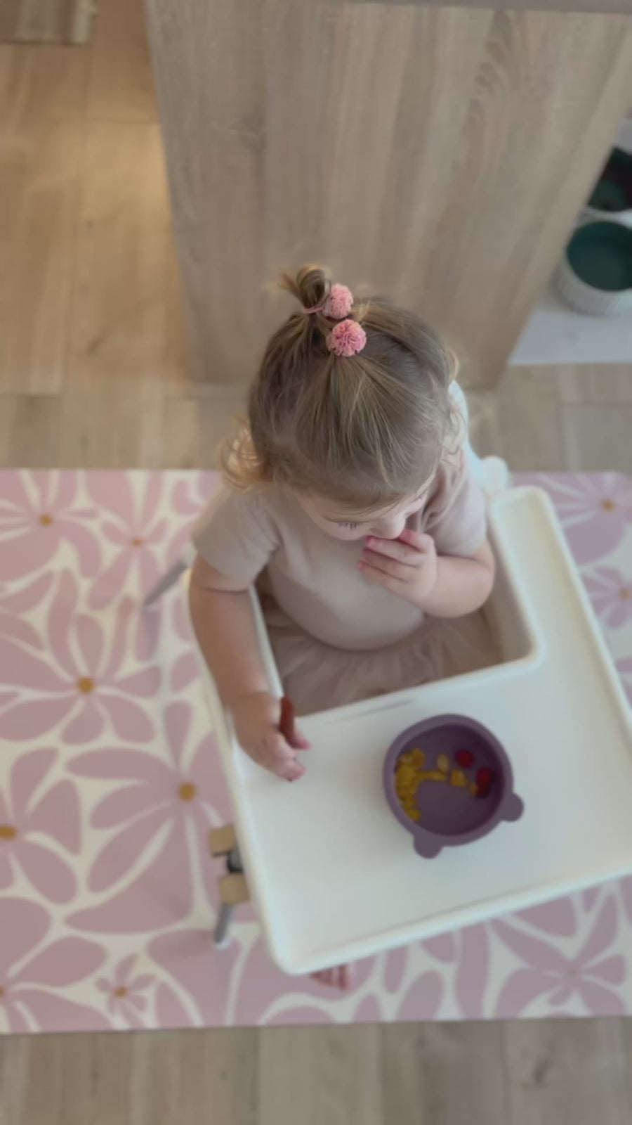 OLYA KIDS mealtime floor mat Daisy Pink